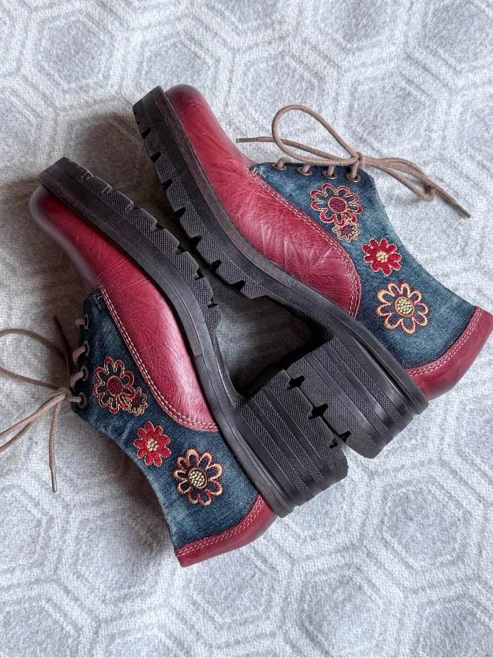 Dromedaris Kiara Whimsy Flowers Oxford Womens EU 38 Red Blue Embroidered - Picture 5 of 13